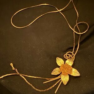 Elegant Gold Floral Pendant Necklace